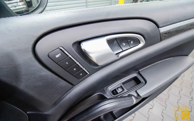 Porsche Cayenne cena 117777 przebieg: 111000, rok produkcji 2012 z Jedlicze małe 781